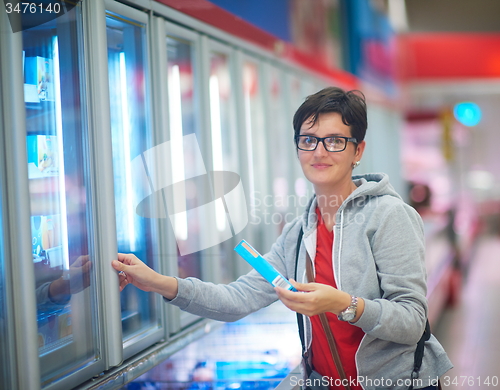 Image of woman in supermarket