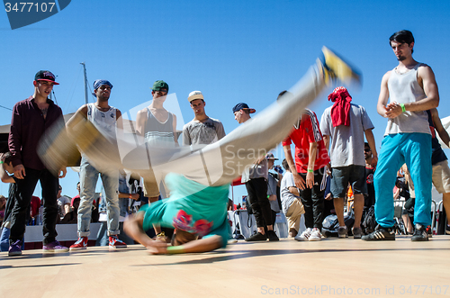 Image of B-Boying crews warmup