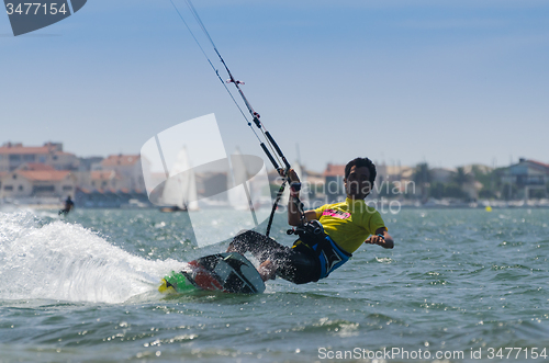 Image of Paulo Azevedo kitesurfing