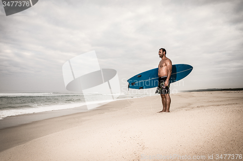 Image of Surfer wathing the waves