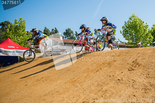 Image of Kids racing