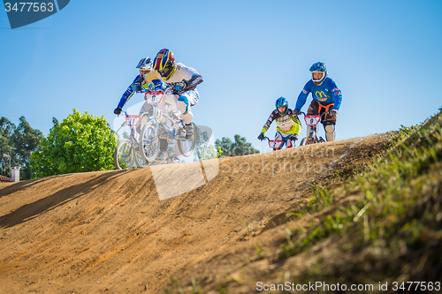 Image of Guillermo Garay leading the race