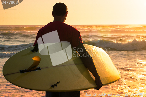 Image of Surfer watching the waves