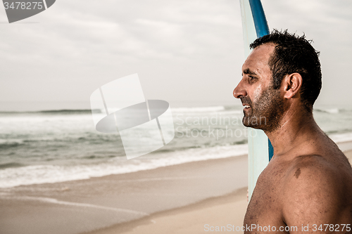 Image of Surfer wathing the waves