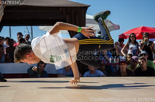 Image of B-Boying crews warmup