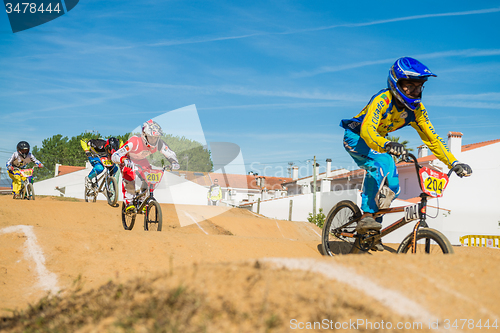 Image of Fabio Ferreira leading the race