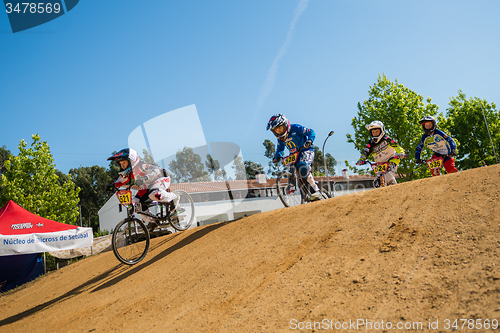 Image of Andre Ribeiro leading the race