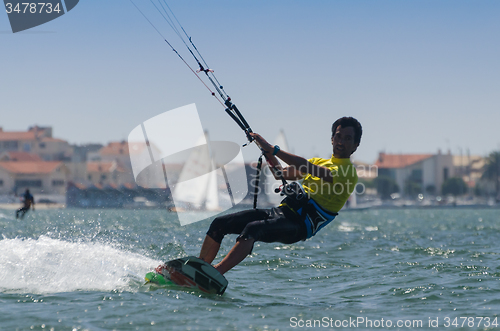 Image of Paulo Azevedo kitesurfing