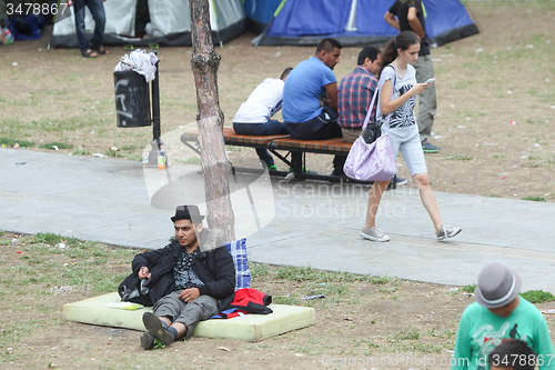 Image of Refugees under the tree