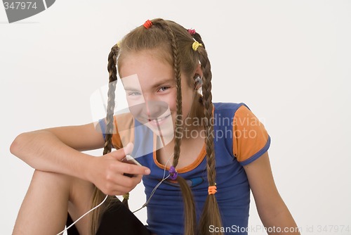 Image of Girl with a mediaplayer I