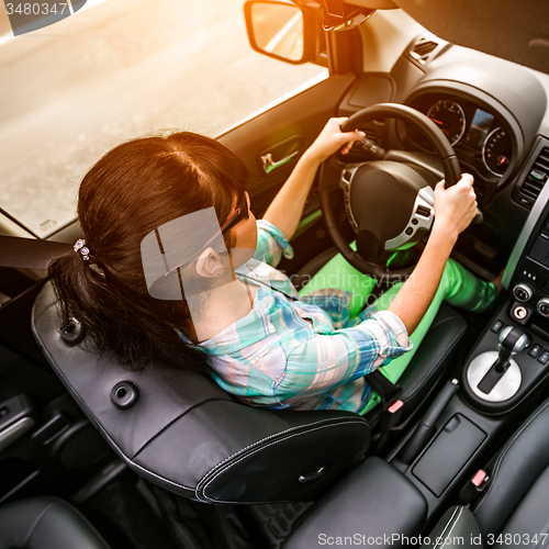 Image of Woman behind the wheel of a car.