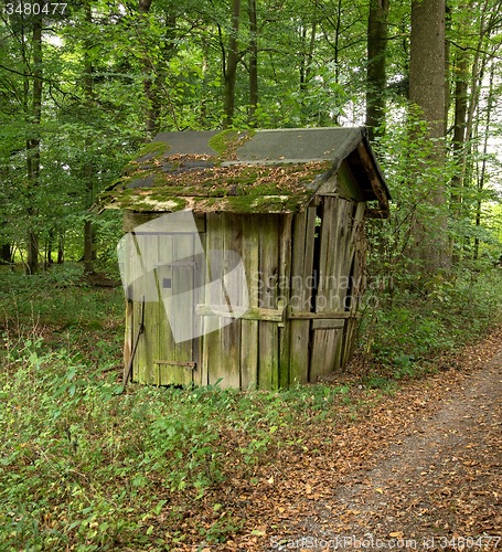 Image of rundown cottage