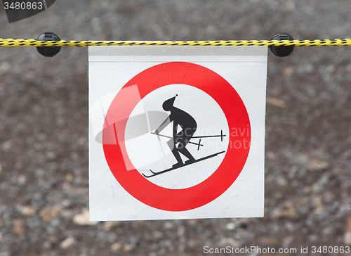 Image of No ski sign