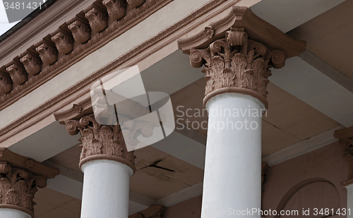 Image of building colons  