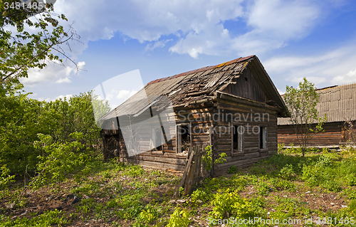 Image of the thrown house 