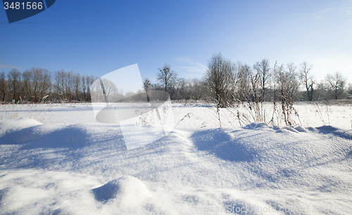 Image of snow-covered field 