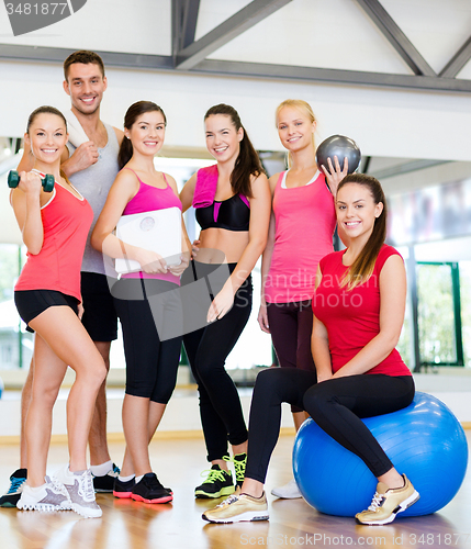 Image of group of smiling people in the gym