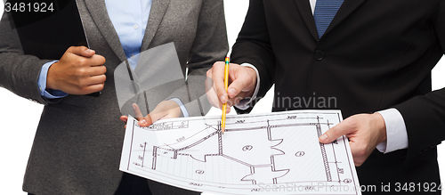 Image of businesspeople with clipboard and blueprint