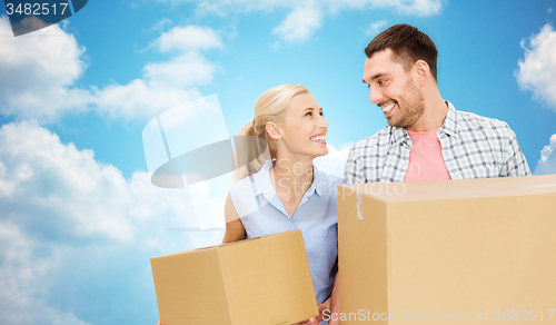 Image of couple with cardboard boxes moving to new home