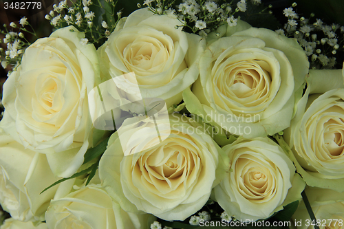 Image of Outdoor wedding decorations: white flowers