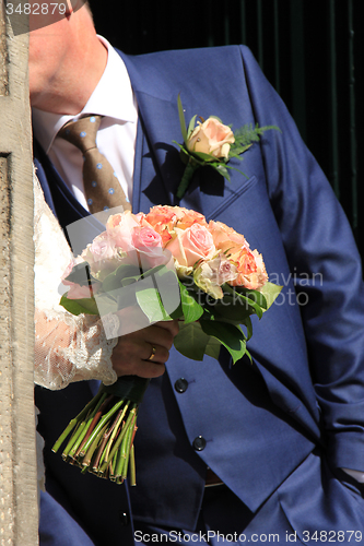Image of Bride holding her bouquet
