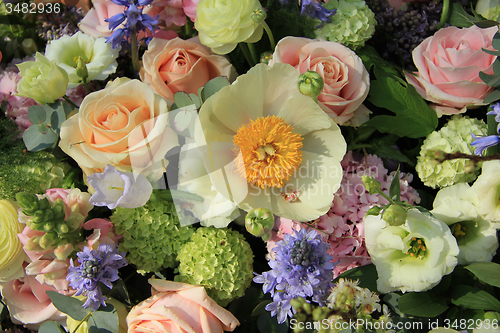 Image of Mixed bridal arrangement