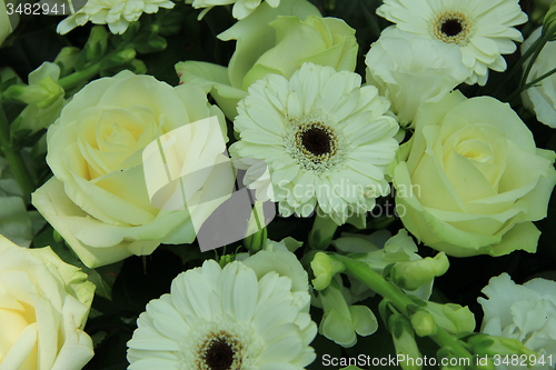 Image of White wedding flowers