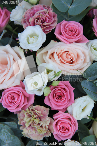 Image of pink and white bridal bouquet