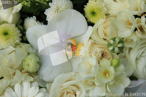 Image of Mixed white wedding flowers