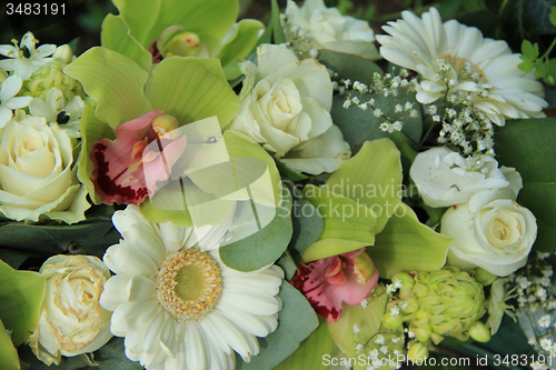 Image of White wedding flowers