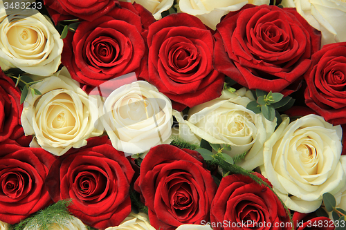 Image of Red and white roses in a wedding arrangement