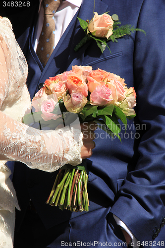 Image of Bride holding her bouquet