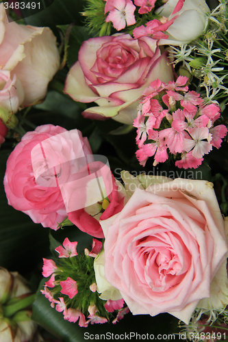 Image of pink and white bridal bouquet