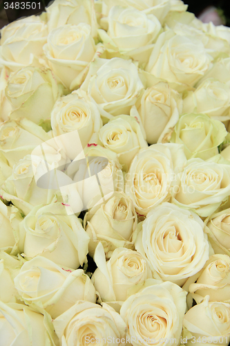 Image of White roses in a wedding arrangement