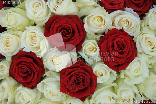 Image of Red and white roses in a wedding arrangement