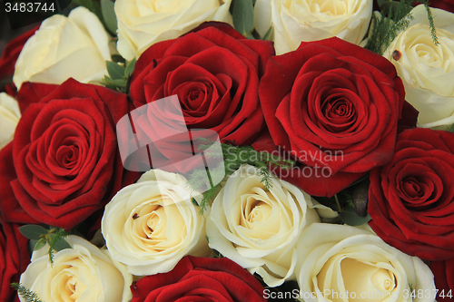 Image of Red and white roses in a wedding arrangement