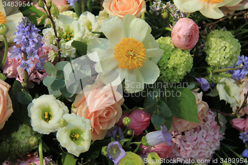 Image of Mixed bridal arrangement