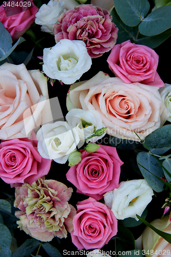 Image of pink and white bridal bouquet