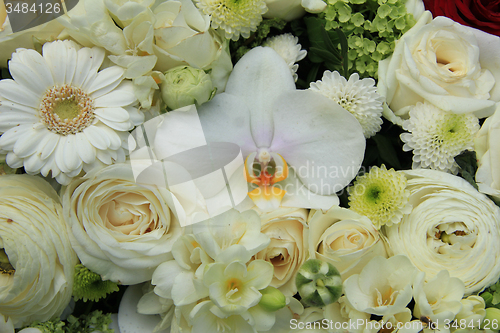 Image of Mixed white wedding flowers