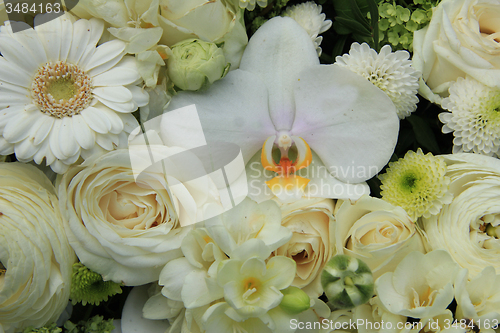 Image of Mixed white wedding flowers