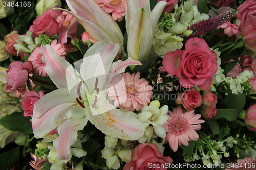 Image of White and pink wedding flowers