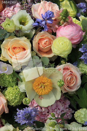 Image of Mixed bridal arrangement