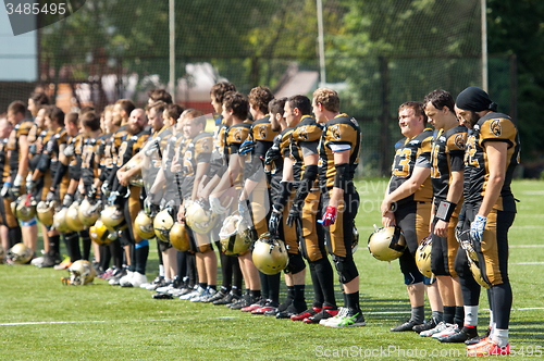 Image of Spartans greetings a competitors