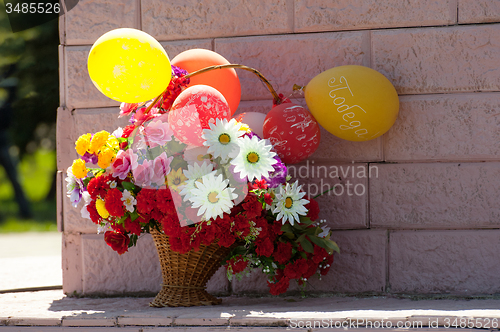 Image of Flowers on the monument