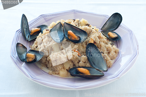 Image of Warm quinoa salad with mussels, tomatoes and potatoes