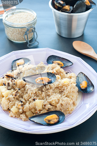 Image of Warm quinoa salad with mussels, tomatoes and potatoes