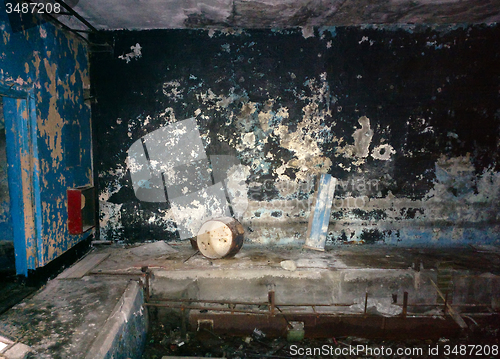 Image of abandoned farm building the bunker