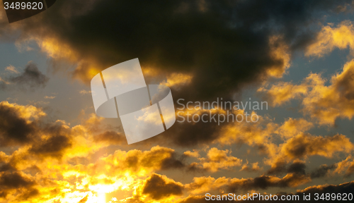 Image of clouds in the sky 