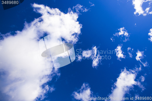 Image of clouds in the sky 