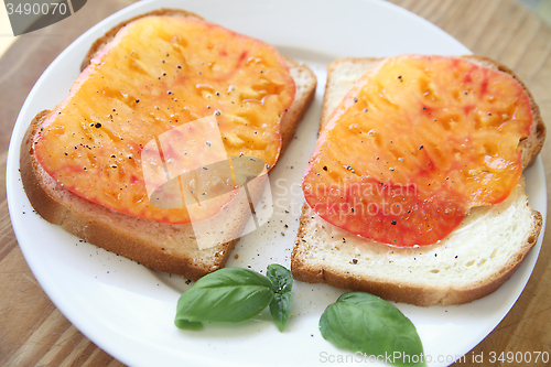 Image of Sandwich of fresh heirloom tomato